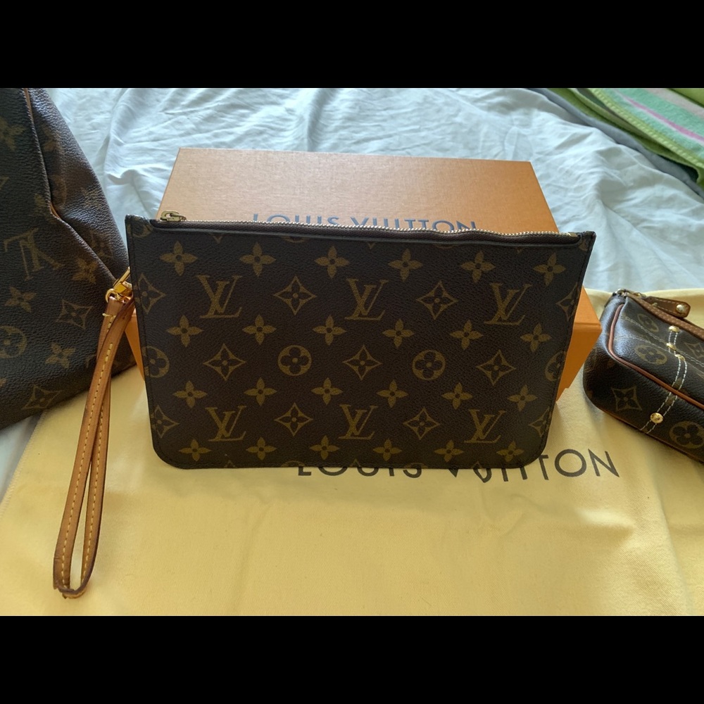 LOUIS VUITTON Monogram Neverfull Pochette Fuchsia